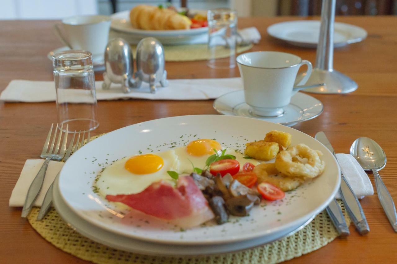 Osborne House Hotel Претория Екстериор снимка
